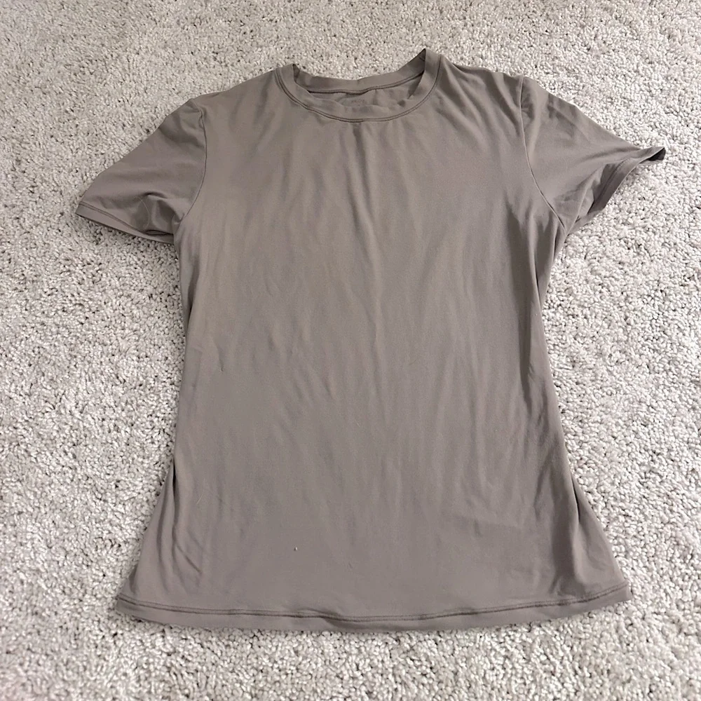 Skims T-Shirt - Picture 2 of 4